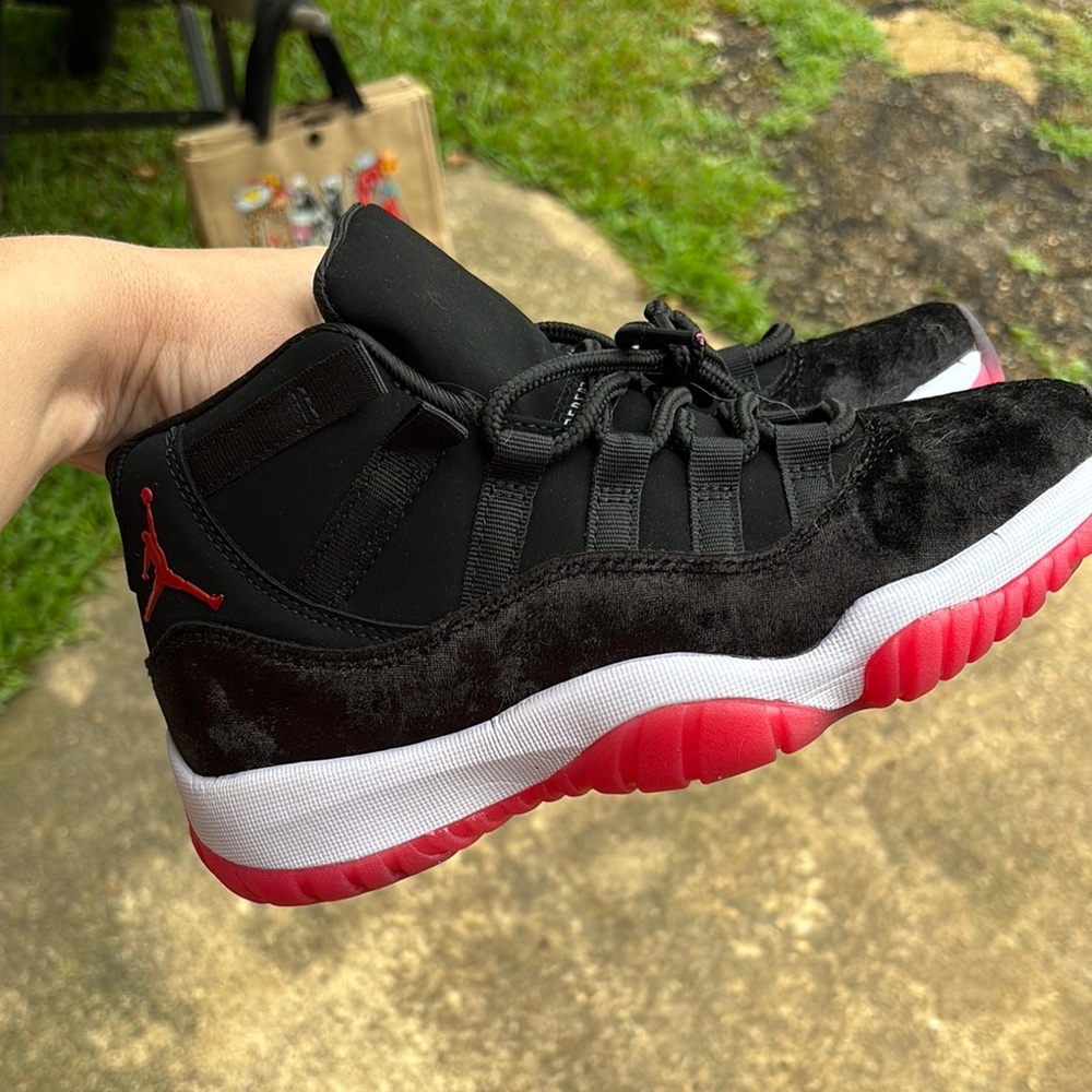 Jordan Black with velvet never worn